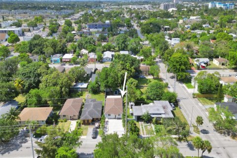 Casa en venta en Miami, Florida, 4 dormitorios, 139.35 m2 № 1471299 - foto 5