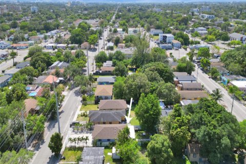 Casa en venta en Miami, Florida, 4 dormitorios, 139.35 m2 № 1471299 - foto 9