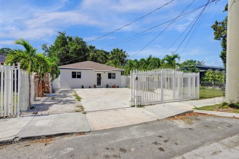 Casa en venta en Miami, Florida, 4 dormitorios, 139.35 m2 № 1471299 - foto 10
