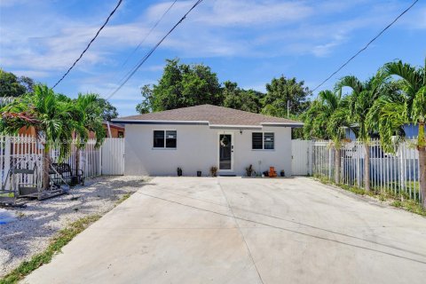 Casa en venta en Miami, Florida, 4 dormitorios, 139.35 m2 № 1471299 - foto 3