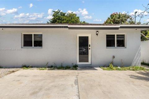 Casa en venta en Miami, Florida, 4 dormitorios, 139.35 m2 № 1471299 - foto 4