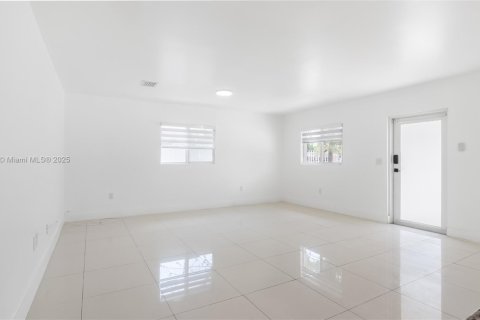 Casa en venta en Miami, Florida, 4 dormitorios, 139.35 m2 № 1471299 - foto 19