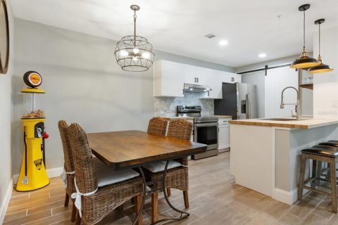 Condo in Bradenton, Florida, 2 bedrooms  № 1828119 - photo 10