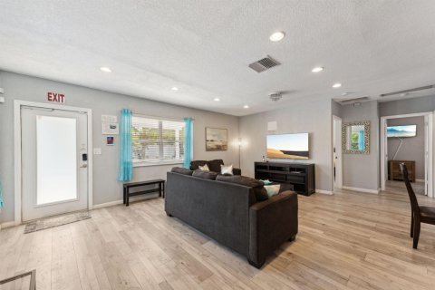 Villa ou maison à vendre à Fort Lauderdale, Floride: 3 chambres, 125.14 m2 № 2433903 - photo 2