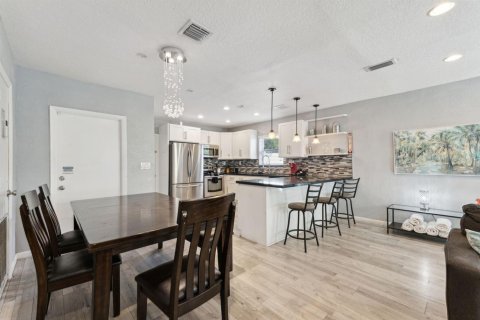 Villa ou maison à vendre à Fort Lauderdale, Floride: 3 chambres, 125.14 m2 № 2433903 - photo 11