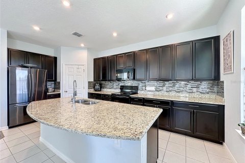 House in Davenport, Florida 3 bedrooms, 177.91 sq.m. № 2104656 - photo 9