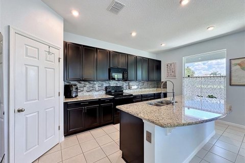 House in Davenport, Florida 3 bedrooms, 177.91 sq.m. № 2104656 - photo 11