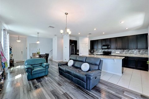 House in Davenport, Florida 3 bedrooms, 177.91 sq.m. № 2104656 - photo 8