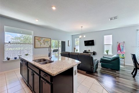 House in Davenport, Florida 3 bedrooms, 177.91 sq.m. № 2104656 - photo 12
