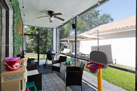House in Davie, Florida 3 bedrooms, 143.63 sq.m. № 1850361 - photo 16