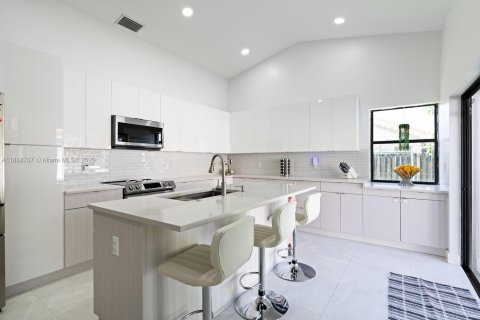 House in Davie, Florida 3 bedrooms, 143.63 sq.m. № 1850361 - photo 3