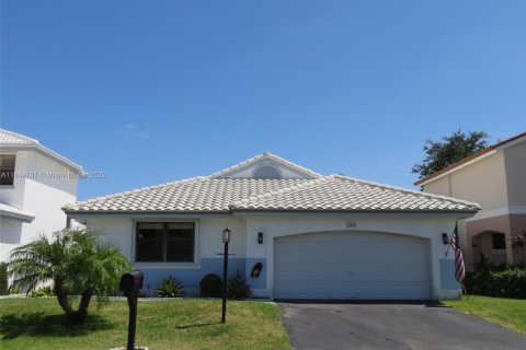 House in Davie, Florida 3 bedrooms, 143.63 sq.m. № 1850361 - photo 1