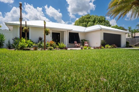 House in Stuart, Florida 3 bedrooms, 167.22 sq.m. № 2275151