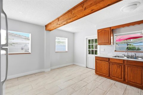 Villa ou maison à vendre à Tampa, Floride: 2 chambres, 97.55 m2 № 2199861 - photo 9