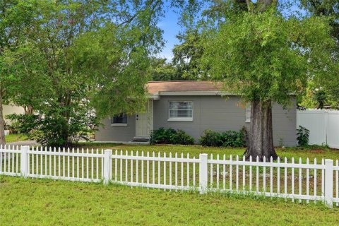 Villa ou maison à vendre à Tampa, Floride: 2 chambres, 97.55 m2 № 2199861 - photo 3