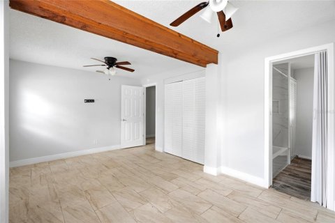 Villa ou maison à vendre à Tampa, Floride: 2 chambres, 97.55 m2 № 2199861 - photo 12