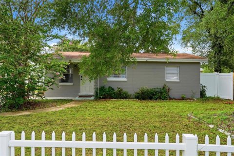 Villa ou maison à vendre à Tampa, Floride: 2 chambres, 97.55 m2 № 2199861 - photo 2