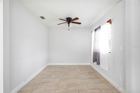 Villa ou maison à vendre à Tampa, Floride: 2 chambres, 97.55 m2 № 2199861 - photo 7