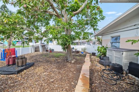 House in Indian Rocks Beach, Florida 3 bedrooms, 122.63 sq.m. № 1767477 - photo 28