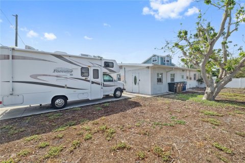 House in Indian Rocks Beach, Florida 3 bedrooms, 122.63 sq.m. № 1767477 - photo 5