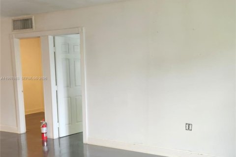 Condo in Sunrise, Florida, 1 bedroom  № 2060893 - photo 16