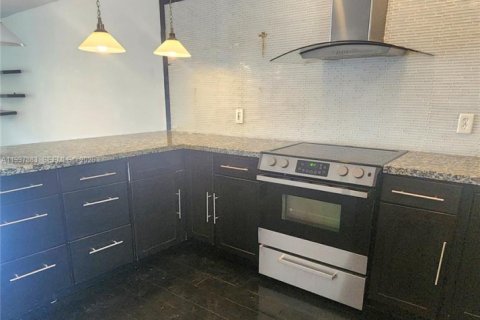 Condo in Sunrise, Florida, 1 bedroom  № 2060893 - photo 8