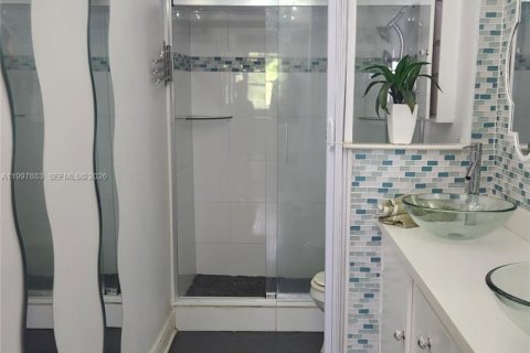 Condo in Sunrise, Florida, 1 bedroom  № 2060893 - photo 22