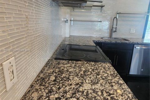 Condo in Sunrise, Florida, 1 bedroom  № 2060893 - photo 7