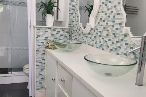 Condo in Sunrise, Florida, 1 bedroom  № 2060893 - photo 21