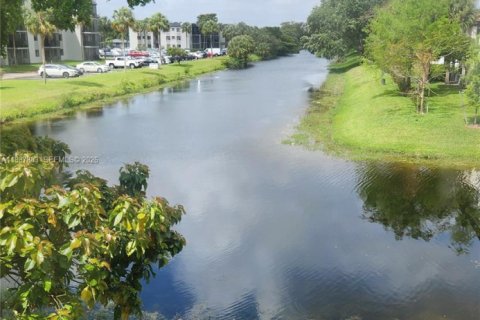 Condo in Sunrise, Florida, 1 bedroom  № 2060893 - photo 23