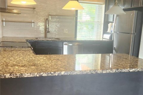 Condo in Sunrise, Florida, 1 bedroom  № 2060893 - photo 11