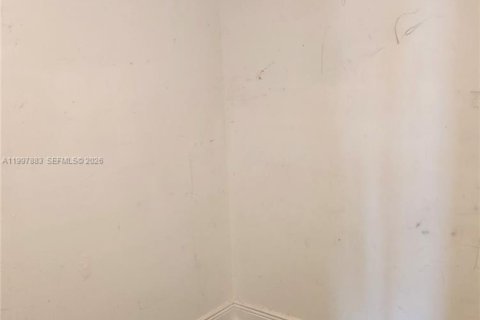 Condo in Sunrise, Florida, 1 bedroom  № 2060893 - photo 17