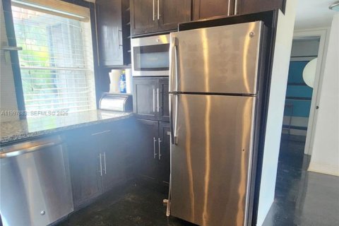 Condo in Sunrise, Florida, 1 bedroom  № 2060893 - photo 9