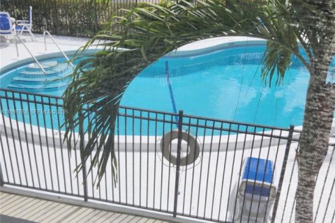 Condo in Sunrise, Florida, 1 bedroom  № 2060893 - photo 24