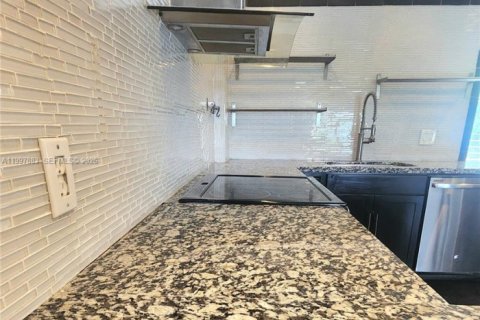 Condo in Sunrise, Florida, 1 bedroom  № 2060893 - photo 6