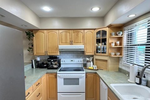 Apartment in Jensen Beach, Florida 2 bedrooms, 108.42 sq.m. № 2192023 - photo 2