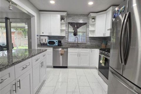 House in Orlando, Florida 3 bedrooms, 102.19 sq.m. № 1914831 - photo 5