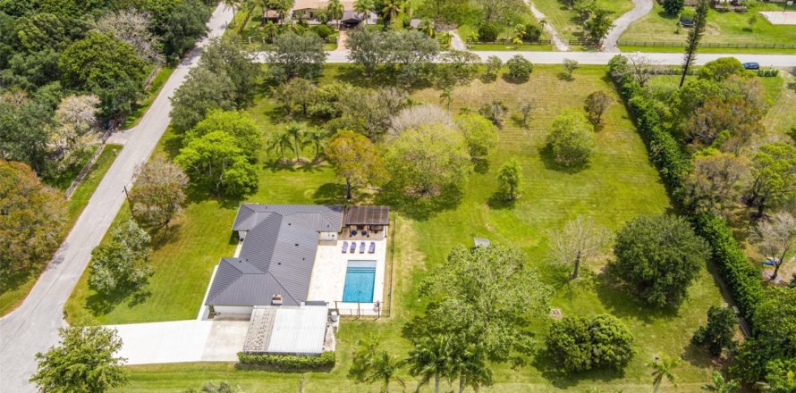 House in Southwest Ranches, Florida 4 bedrooms, 248.05 sq.m. № 1022381