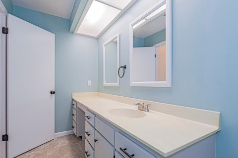 Townhouse in Vero Beach, Florida 2 bedrooms, 115.57 sq.m. № 2188401 - photo 15