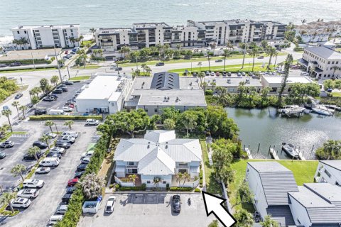 Townhouse in Vero Beach, Florida 2 bedrooms, 115.57 sq.m. № 2188401