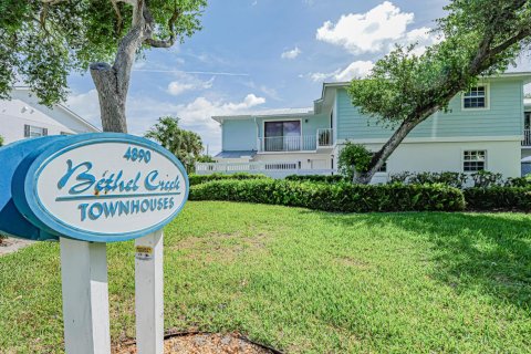 Townhouse in Vero Beach, Florida 2 bedrooms, 115.57 sq.m. № 2188401 - photo 2