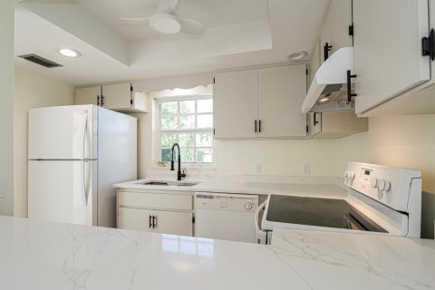 Townhouse in Vero Beach, Florida 2 bedrooms, 115.57 sq.m. № 2188401 - photo 10