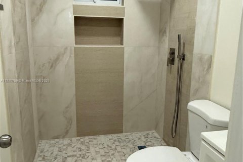 House in Florida City, Florida 2 bedrooms, 176.51 sq.m. № 1929177 - photo 5