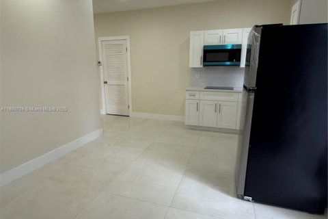 House in Florida City, Florida 2 bedrooms, 176.51 sq.m. № 1929177 - photo 3