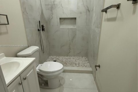 House in Florida City, Florida 2 bedrooms, 176.51 sq.m. № 1929177 - photo 6