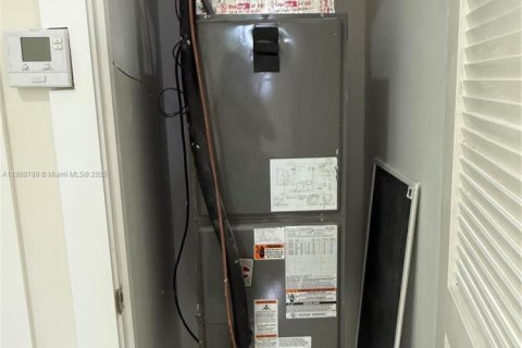 House in Florida City, Florida 2 bedrooms, 176.51 sq.m. № 1929177 - photo 4