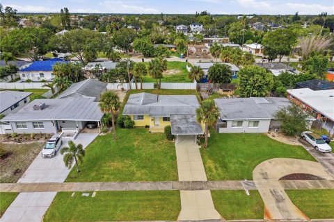 House in Saint Petersburg, Florida 2 bedrooms, 89.19 sq.m. № 2394457 - photo 4