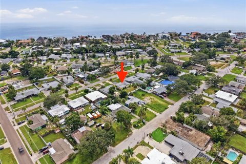 House in Saint Petersburg, Florida 2 bedrooms, 89.19 sq.m. № 2394457 - photo 6