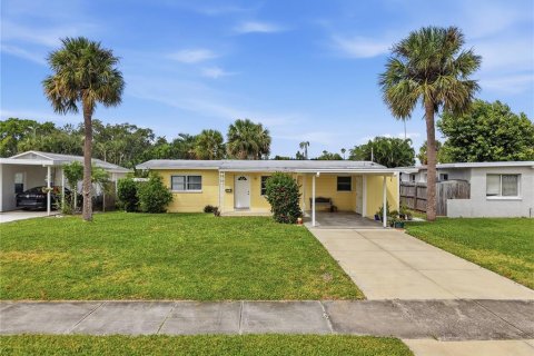 House in Saint Petersburg, Florida 2 bedrooms, 89.19 sq.m. № 2394457