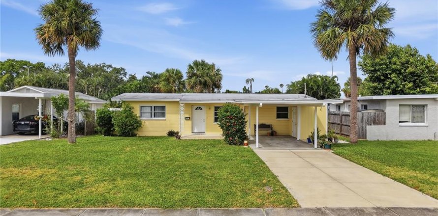 House in Saint Petersburg, Florida 2 bedrooms, 89.19 sq.m. № 2394457